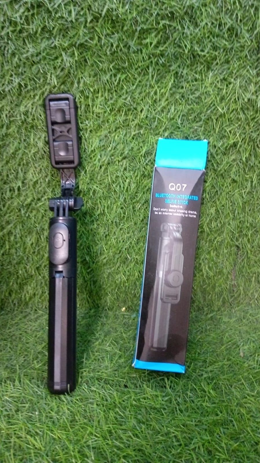 Portable Bluetooth selfie stick with tripod stand and phone mount Portable Bluetooth selfie stick with tripod stand and phone mount